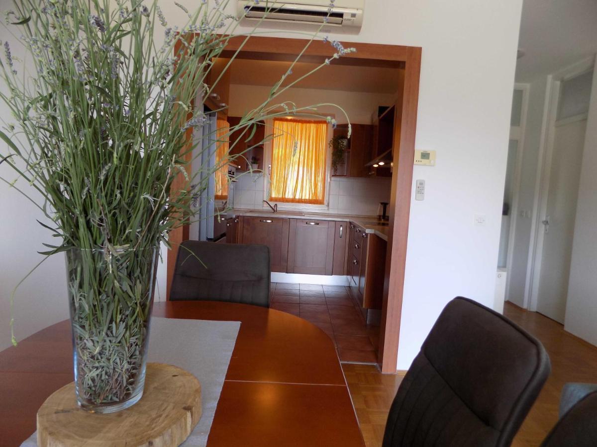 Apartman Borna Vrbnik  Esterno foto