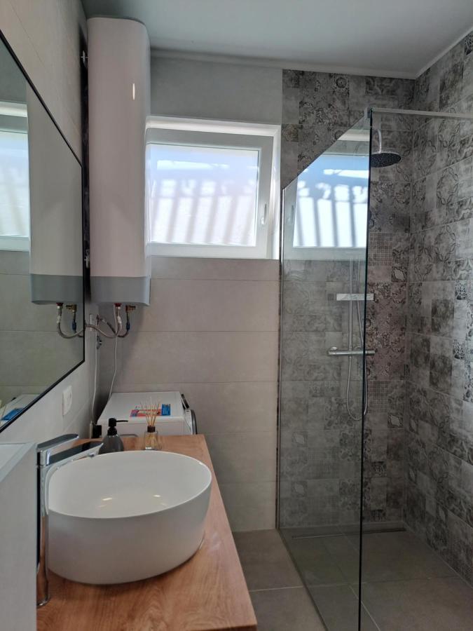 Apartman Borna Vrbnik  Esterno foto